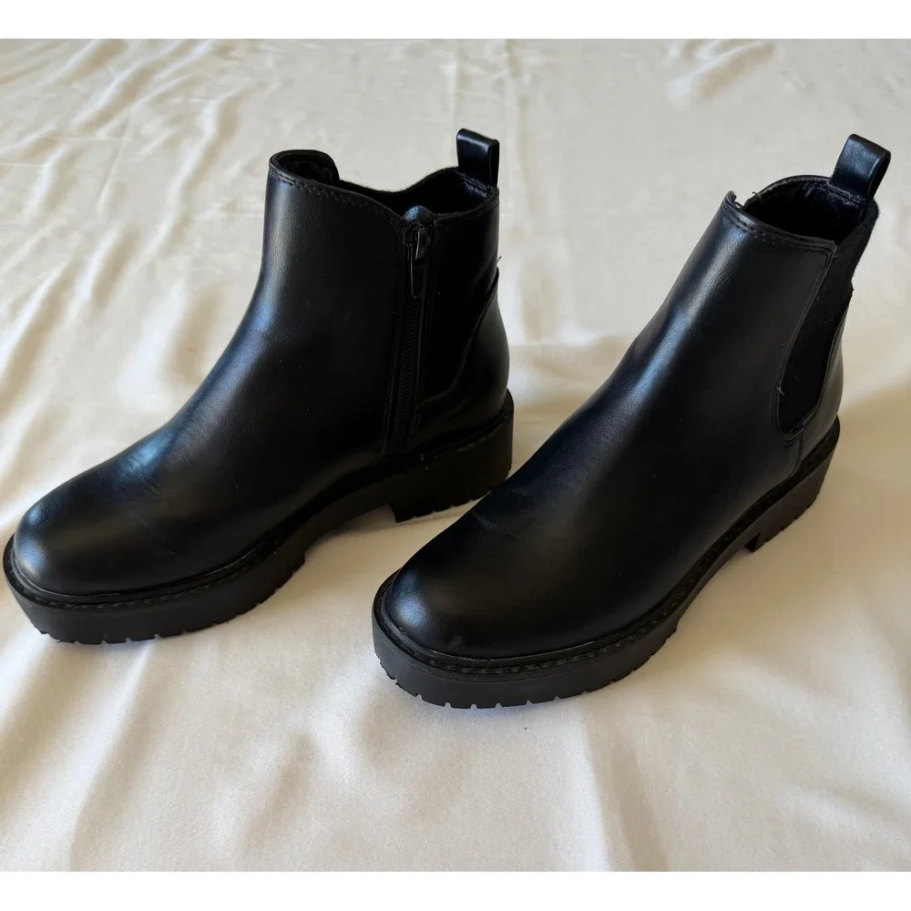 Time and Tru Womens Black Lug Sole Ankle Boots Side Zip Memory Foam Size 7